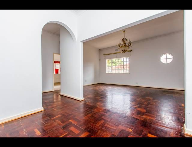 4 BEDROOM FREEHOLD FOR SALE IN EMMARENTIA